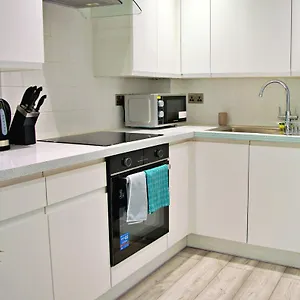 https://beautiful-flat-in-london-close-to-canary-wharf-excel.brighton-hotels-england.com